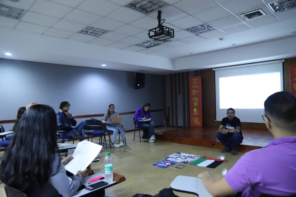 Se prepara el equipo que acompañará la exposición Hay Futuro si Hay Verdad